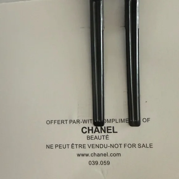 Brand New Chanel Beaute double C Logo Rhinestones Hair Clips (set of 2) - Picture 5 of 8